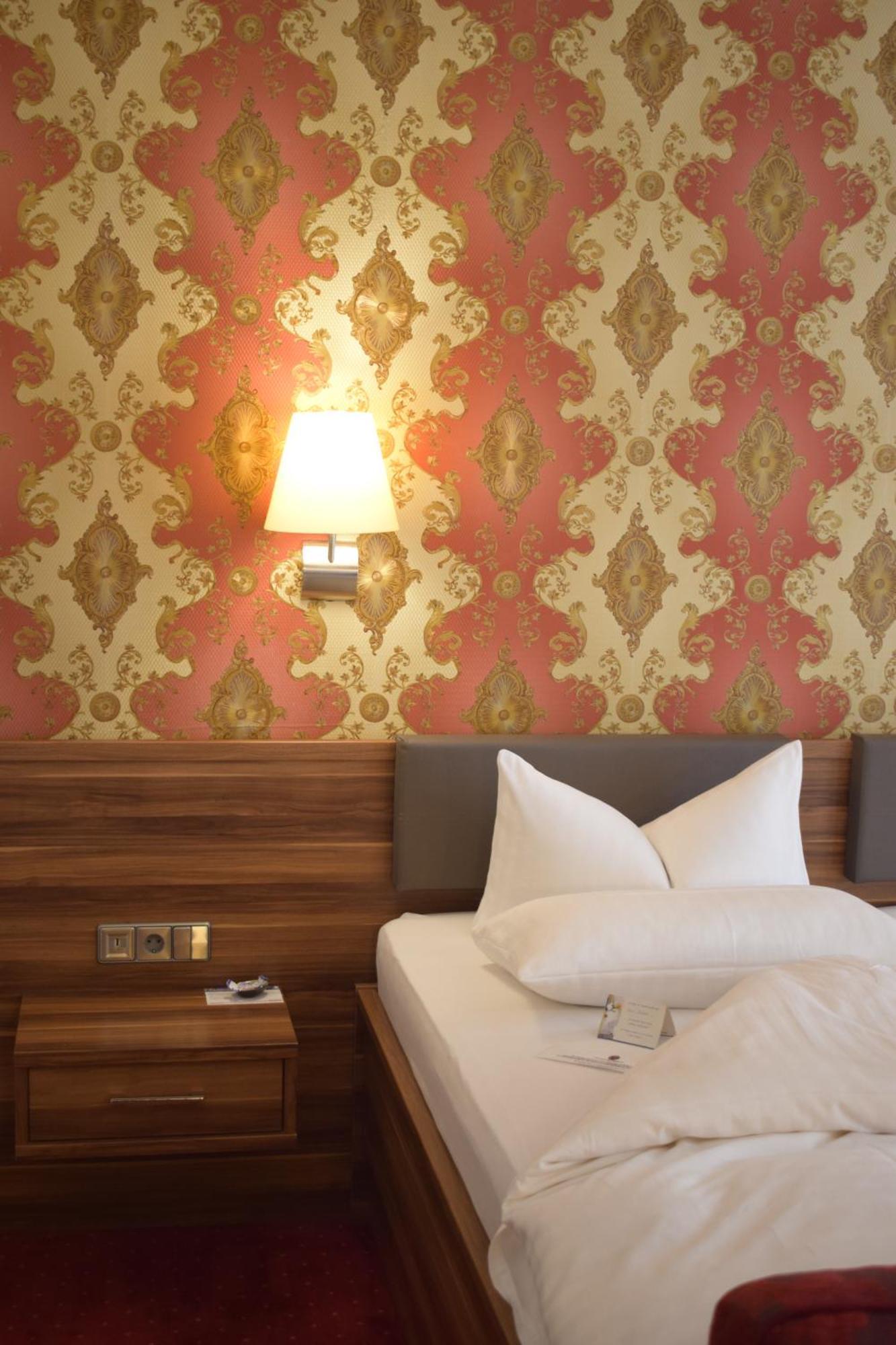 קאמנץ Akzent Hotel Goldner Hirsch מראה חיצוני תמונה