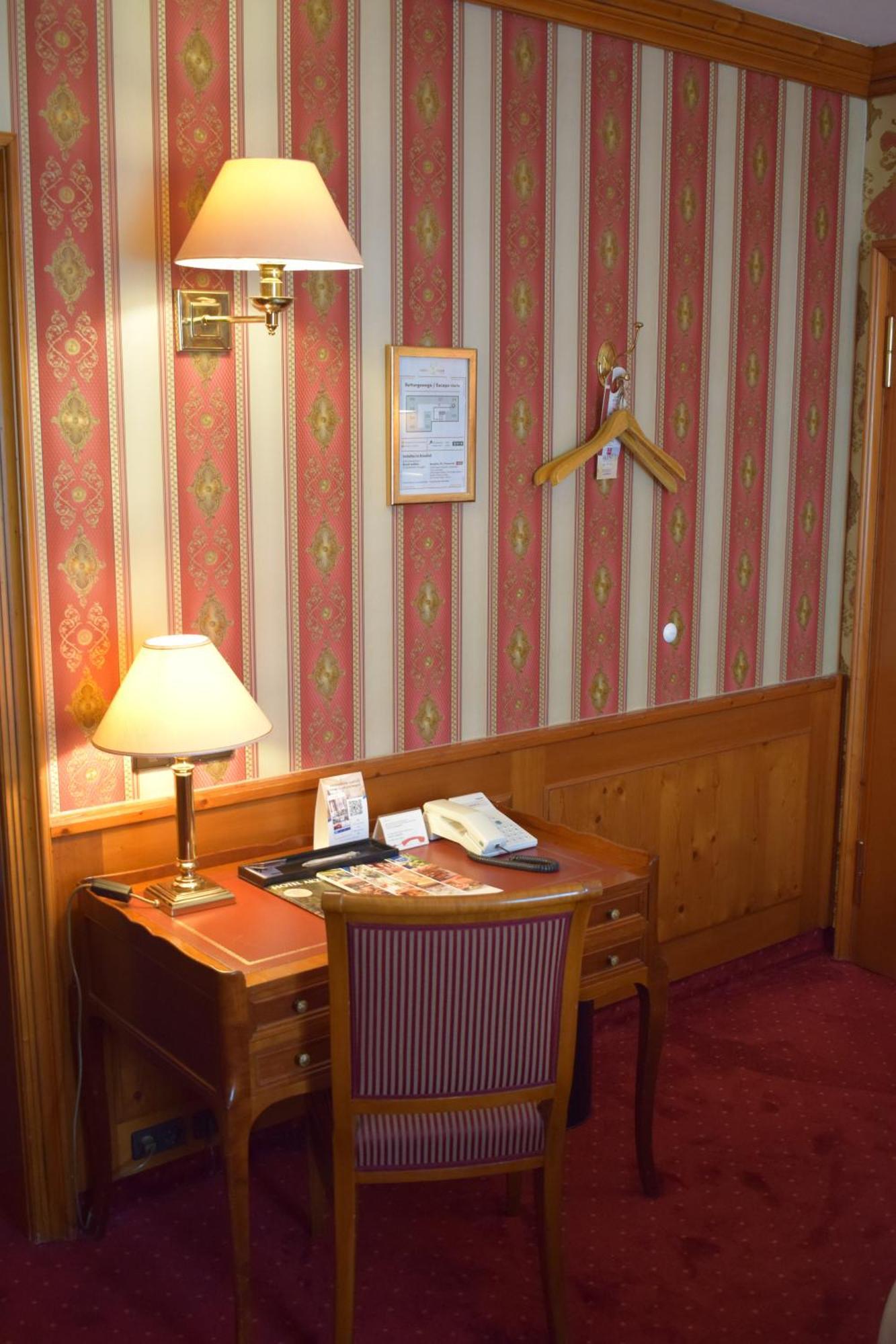 קאמנץ Akzent Hotel Goldner Hirsch מראה חיצוני תמונה