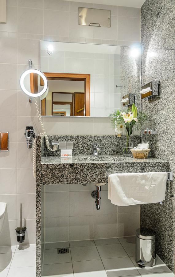 קאמנץ Akzent Hotel Goldner Hirsch מראה חיצוני תמונה