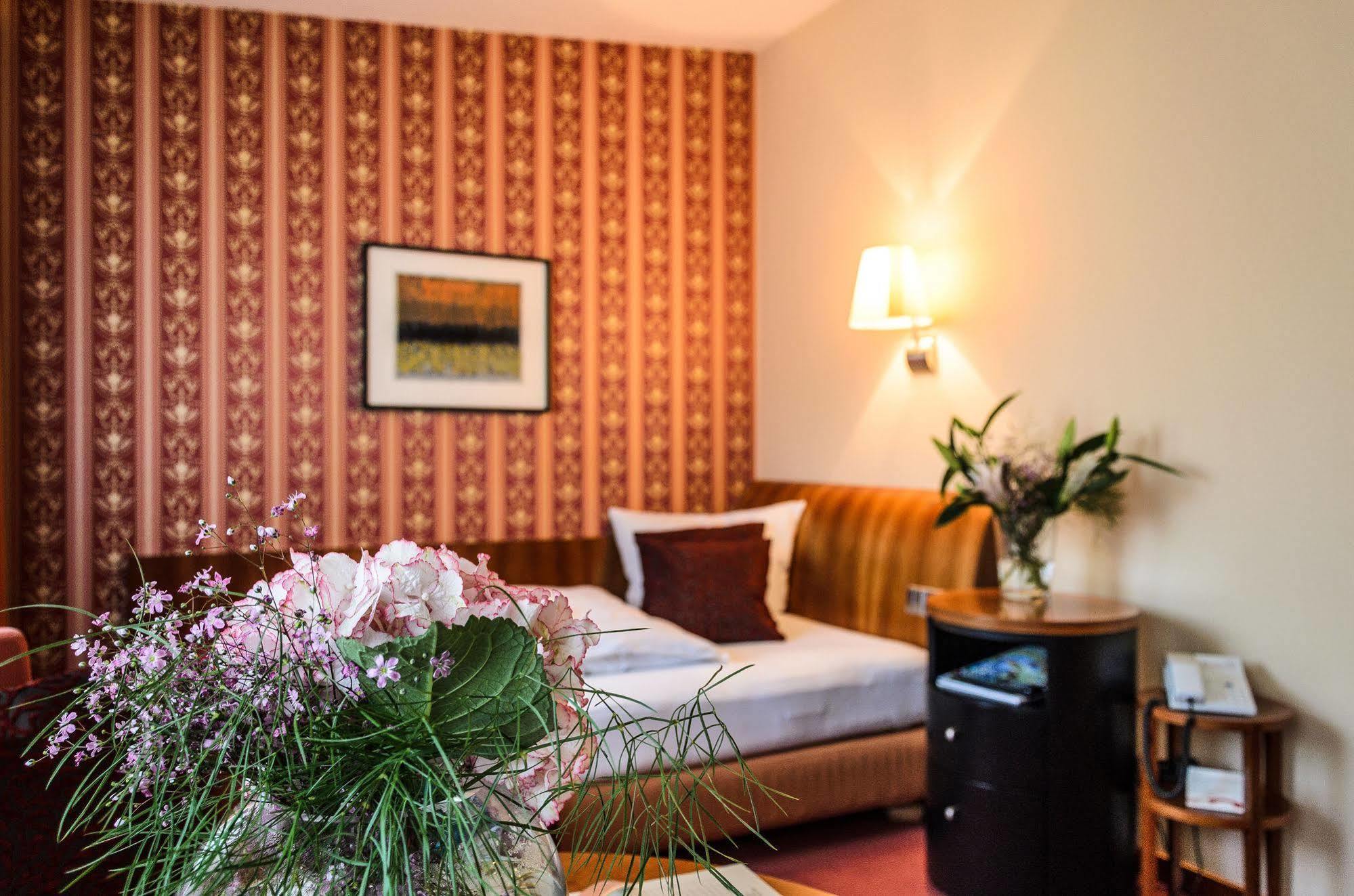 קאמנץ Akzent Hotel Goldner Hirsch מראה חיצוני תמונה