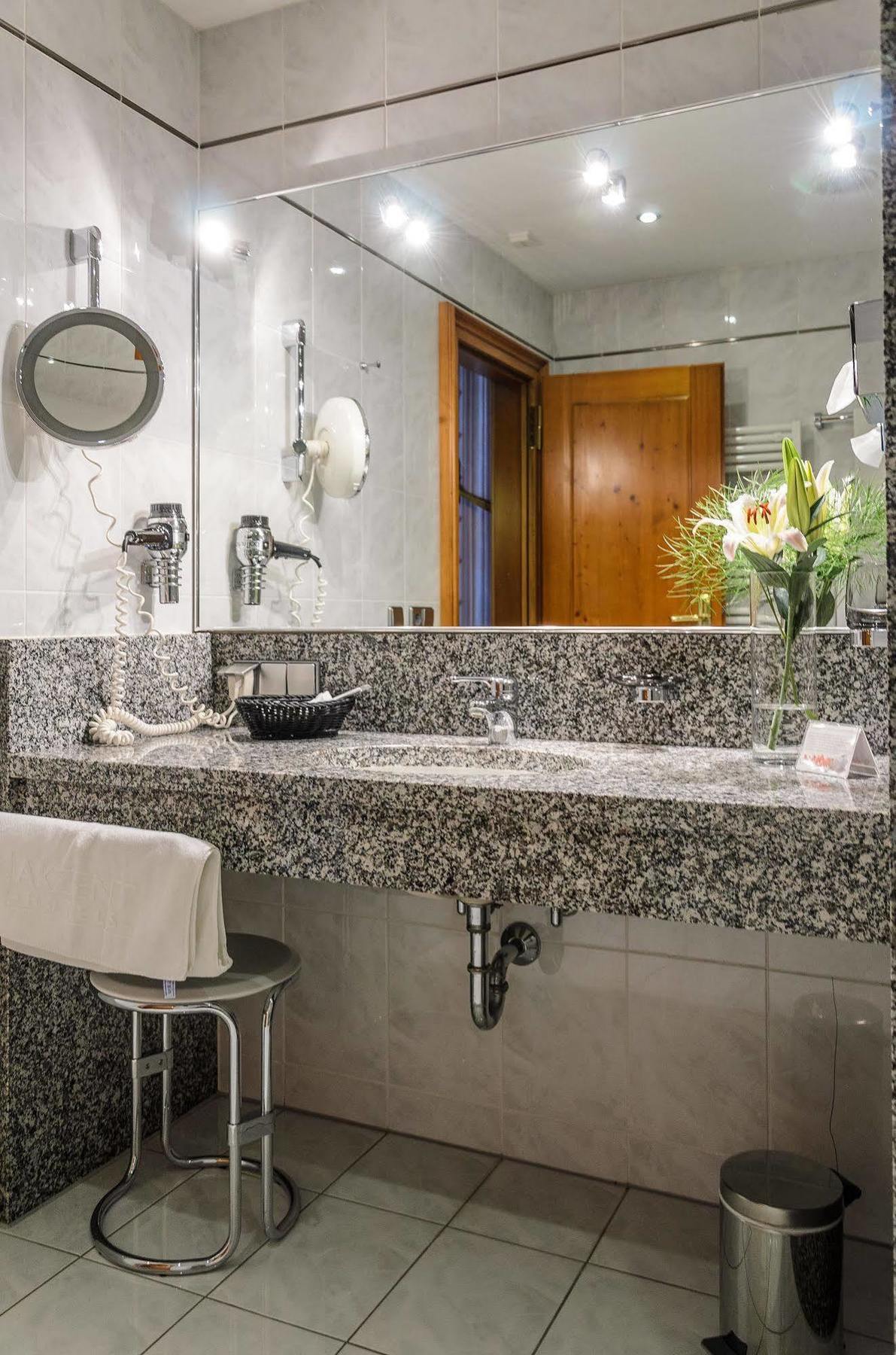 קאמנץ Akzent Hotel Goldner Hirsch מראה חיצוני תמונה