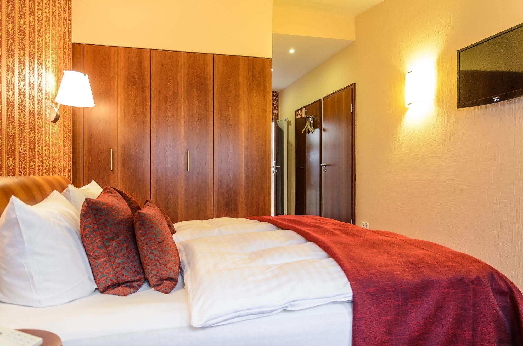 קאמנץ Akzent Hotel Goldner Hirsch מראה חיצוני תמונה
