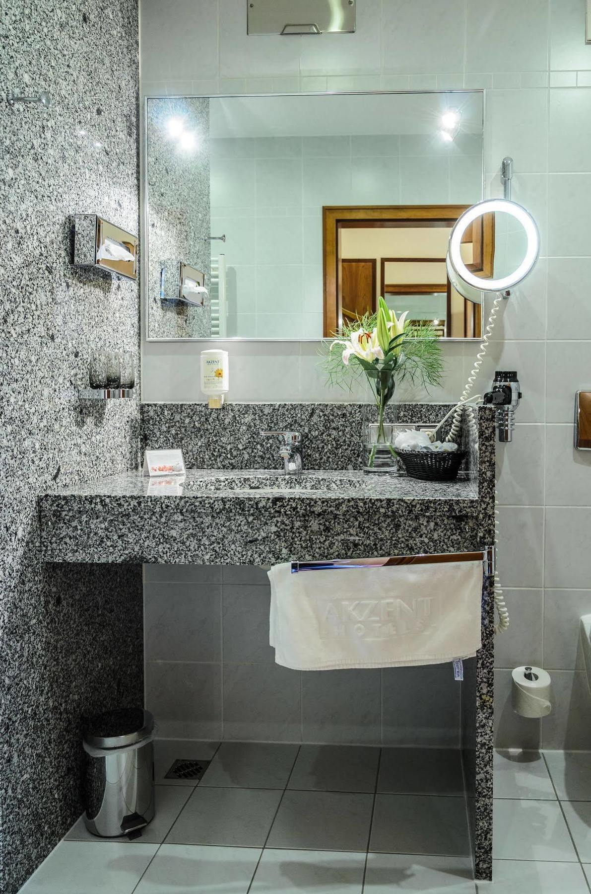 קאמנץ Akzent Hotel Goldner Hirsch מראה חיצוני תמונה